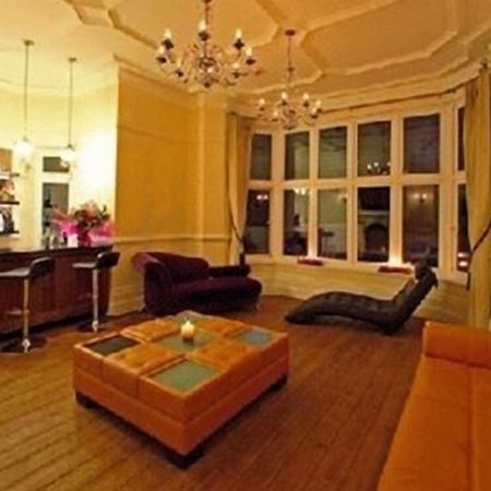 Space Boutique B&B - With Free Private Car Park لاندودنو المظهر الخارجي الصورة