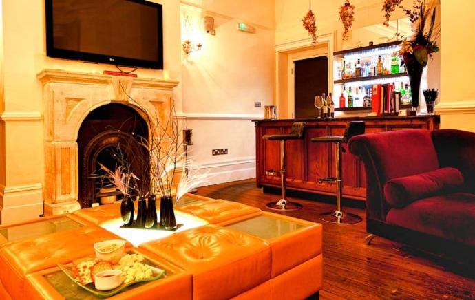 Space Boutique B&B - With Free Private Car Park لاندودنو المظهر الخارجي الصورة