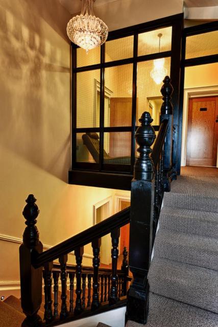 Space Boutique B&B - With Free Private Car Park لاندودنو المظهر الخارجي الصورة