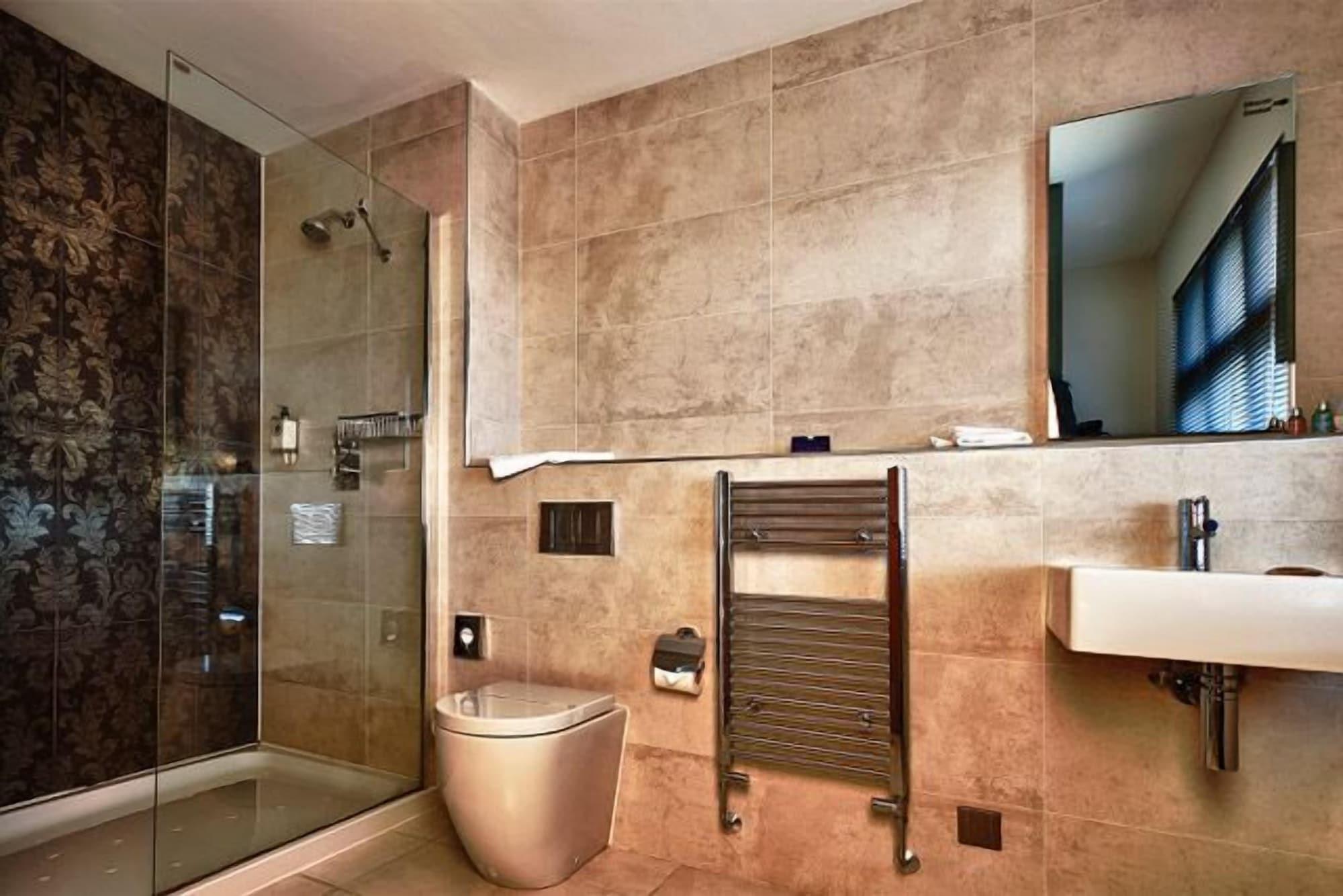 Space Boutique B&B - With Free Private Car Park لاندودنو المظهر الخارجي الصورة