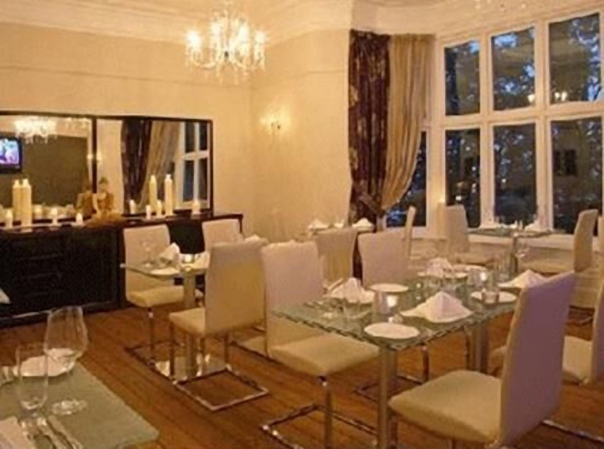 Space Boutique B&B - With Free Private Car Park لاندودنو المظهر الخارجي الصورة