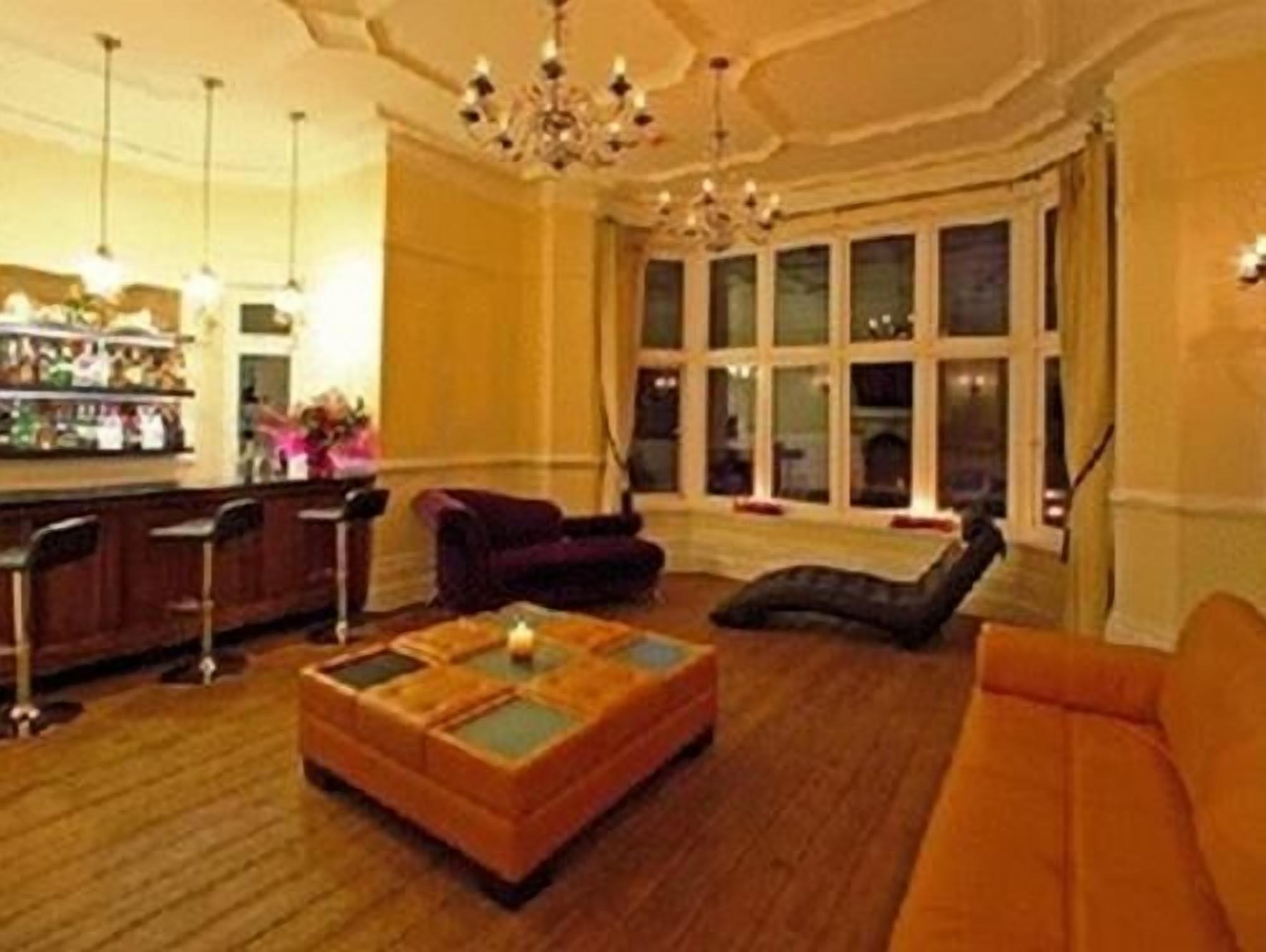 Space Boutique B&B - With Free Private Car Park لاندودنو المظهر الخارجي الصورة