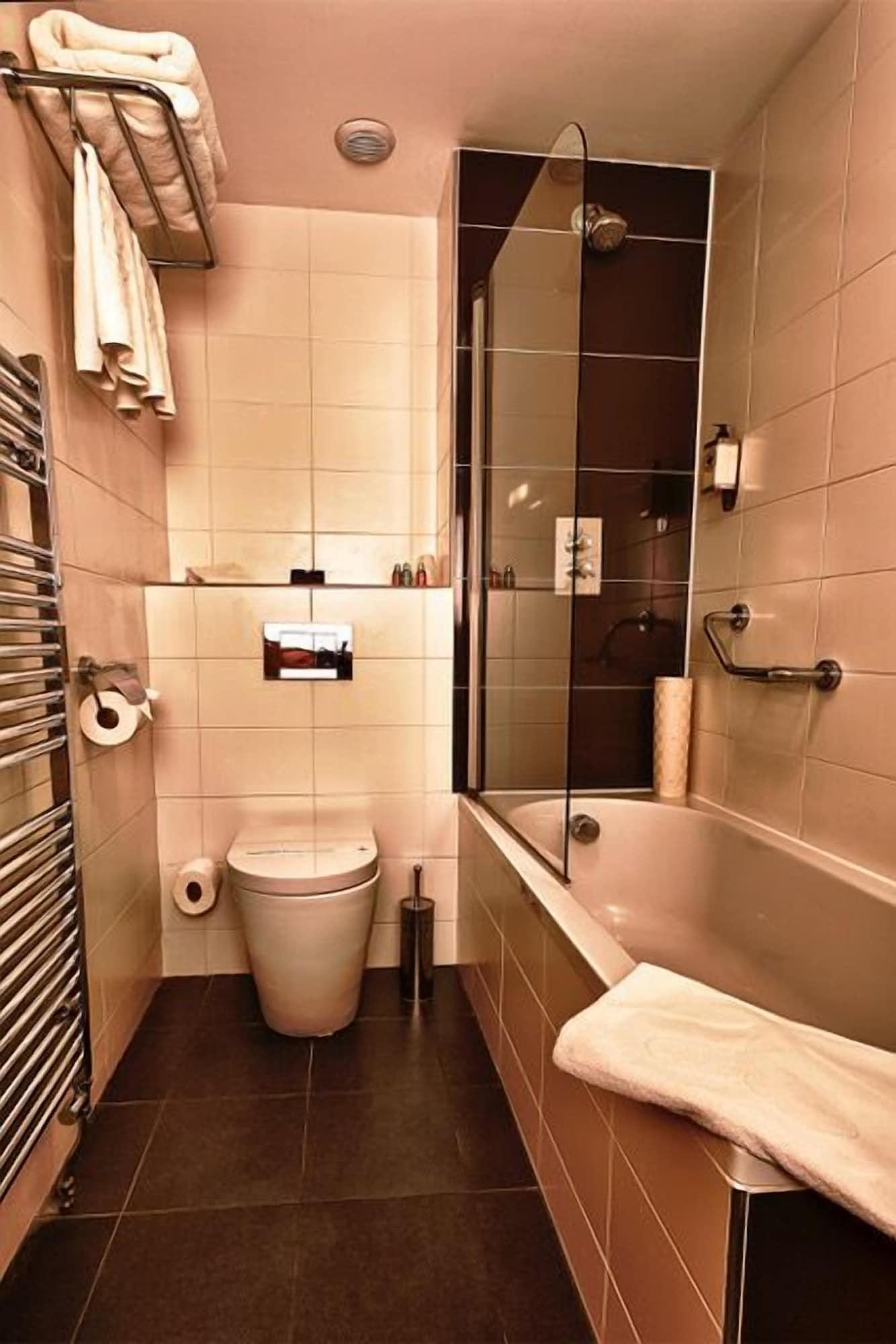 Space Boutique B&B - With Free Private Car Park لاندودنو المظهر الخارجي الصورة